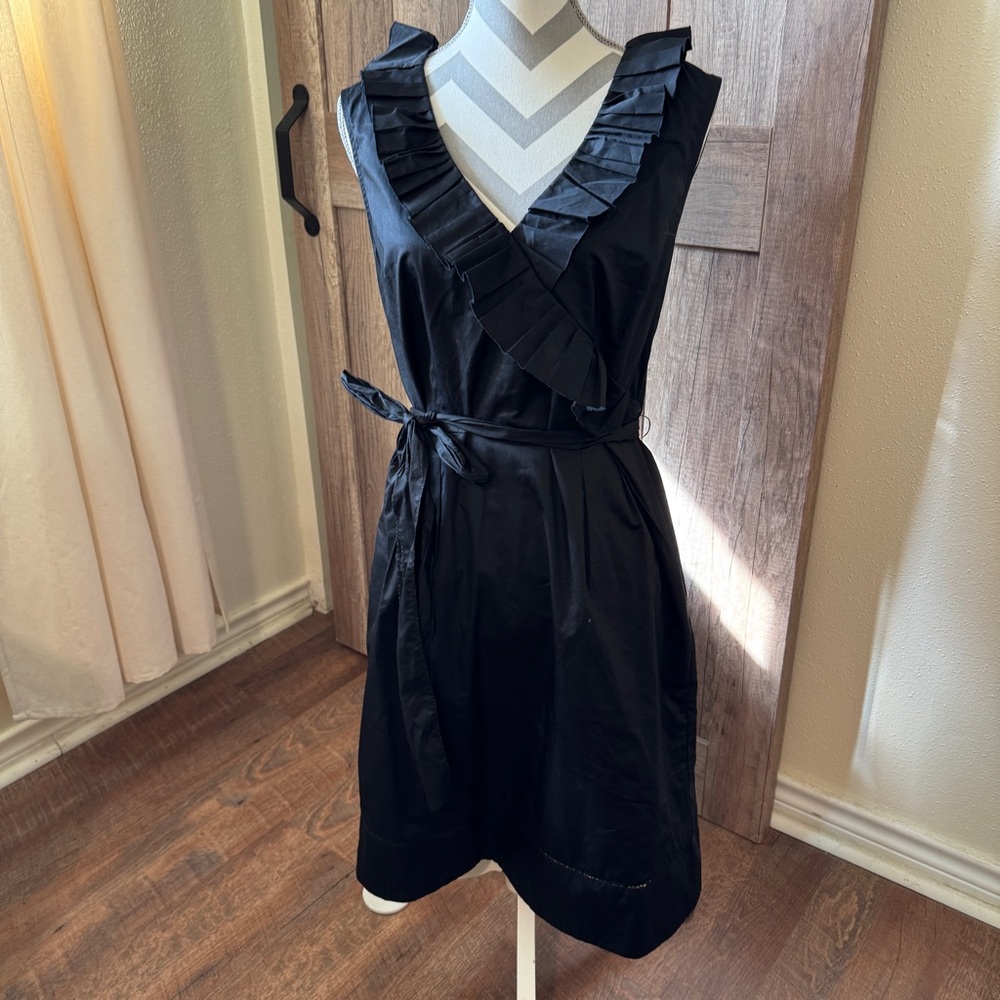 LOFT Ann Taylor ruffled V neck belted sleeveless 100% cotton black dress size 10